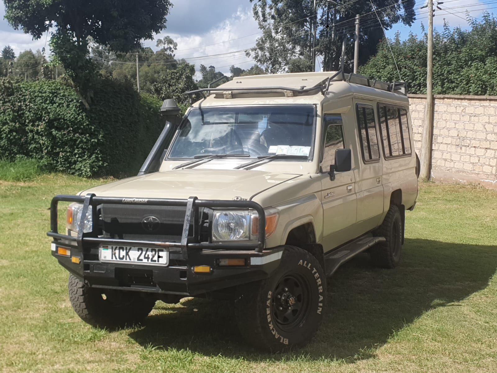 Extended Land Cruiser for hire in Nairobi - CBD